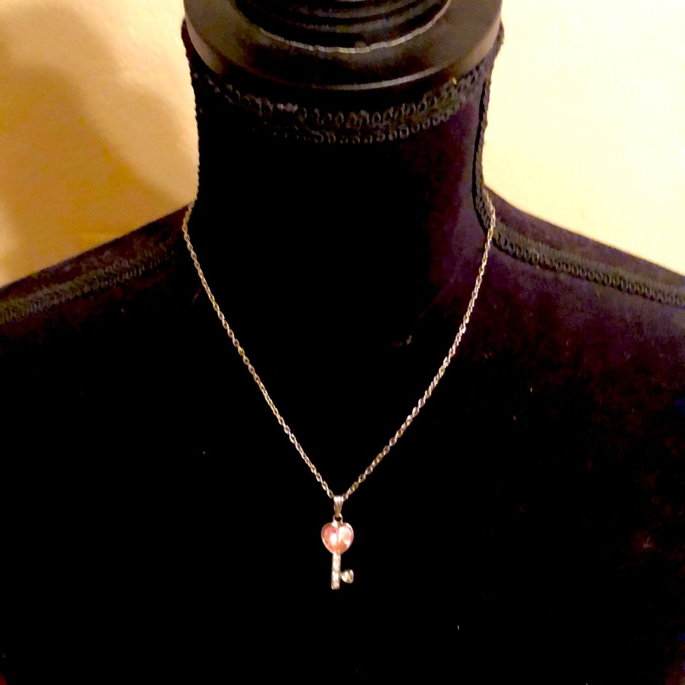 16-18” adjustable key necklace w/pink pendant